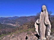 39 Alla Madonnina del Costone (1195 m) con vista sulla conca di Zogno